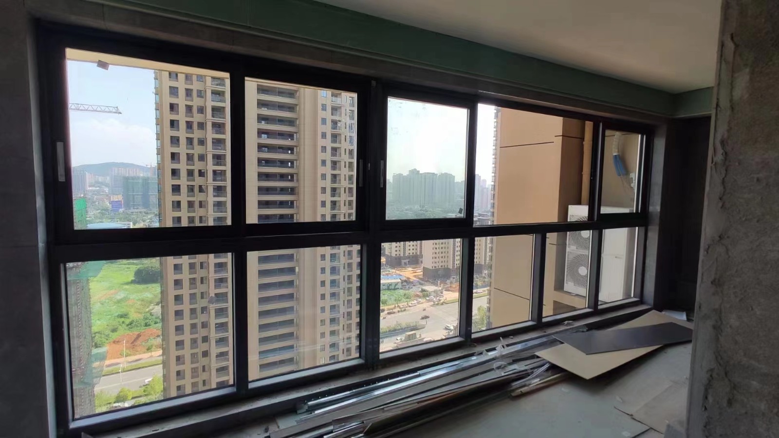 GR108断桥三轨窗纱一体-高低轨隐藏式排水